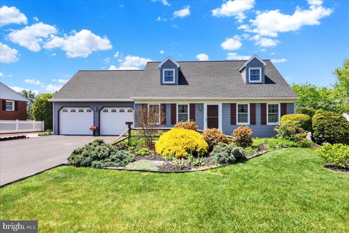 2487 Ellendale Drive photo 2