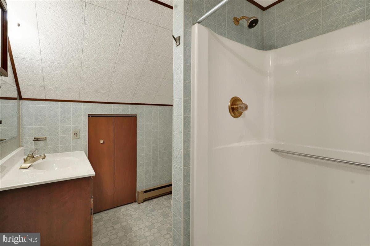 2487 Ellendale Drive photo 27