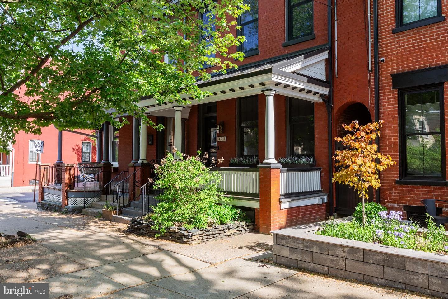 604 W Chestnut Street photo 3