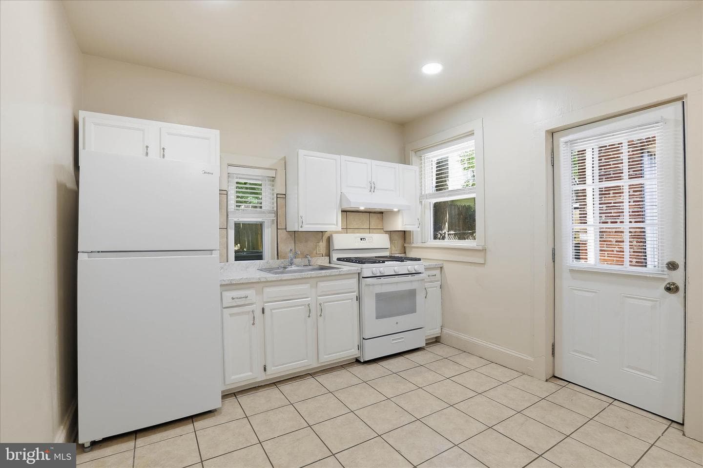 437 S Christian Street photo 19
