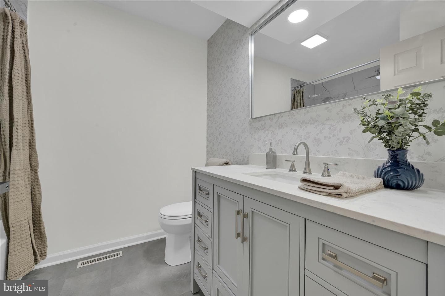 115 Saybrooke Drive photo 33