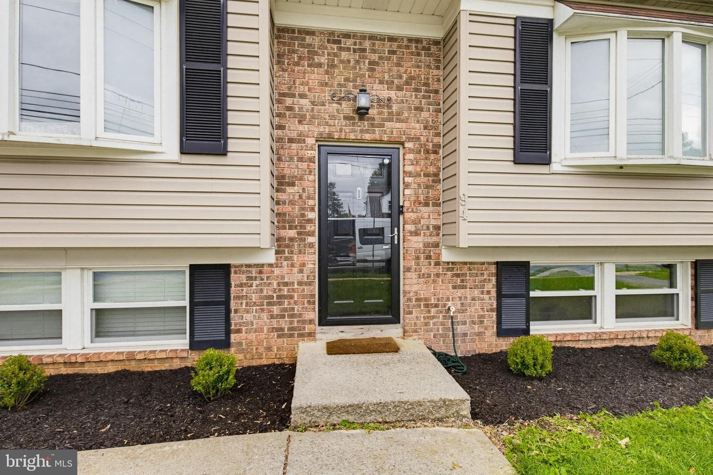 94 Petersburg Road photo 2