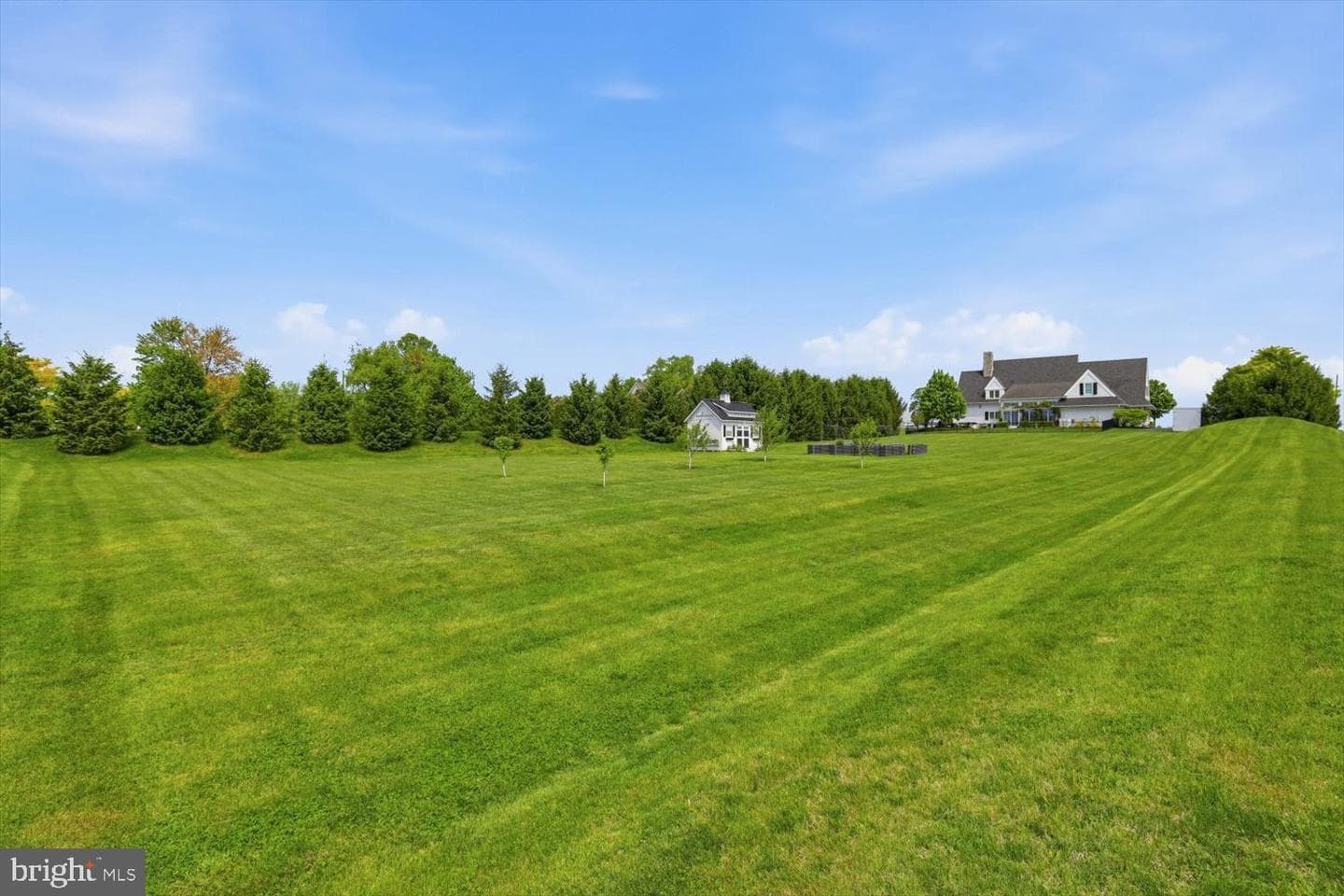 640 Snyder Road photo 2