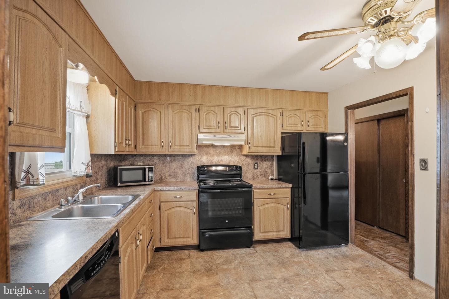 3218 Caroline Drive photo 13