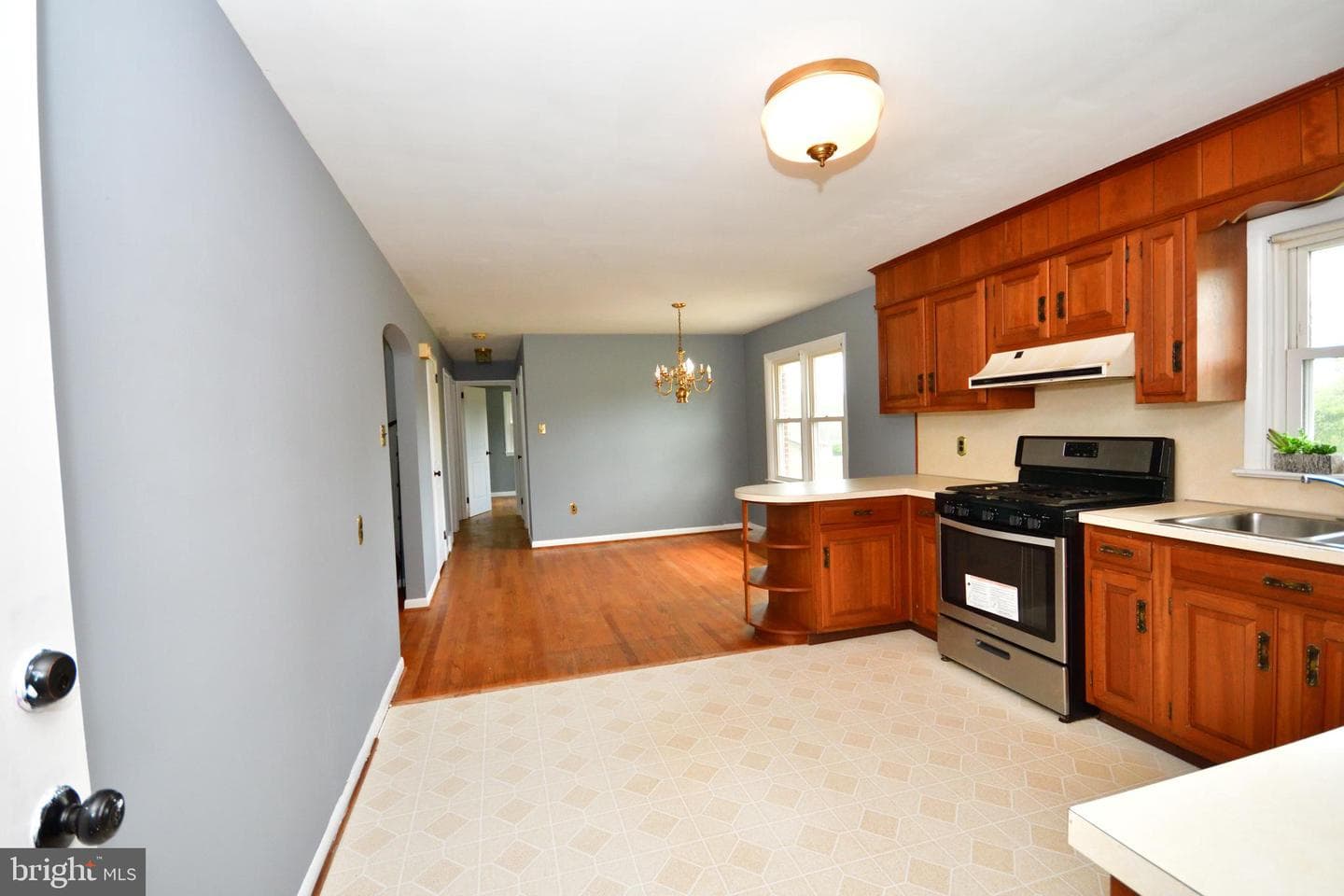 556 Oak Ridge Drive photo 5