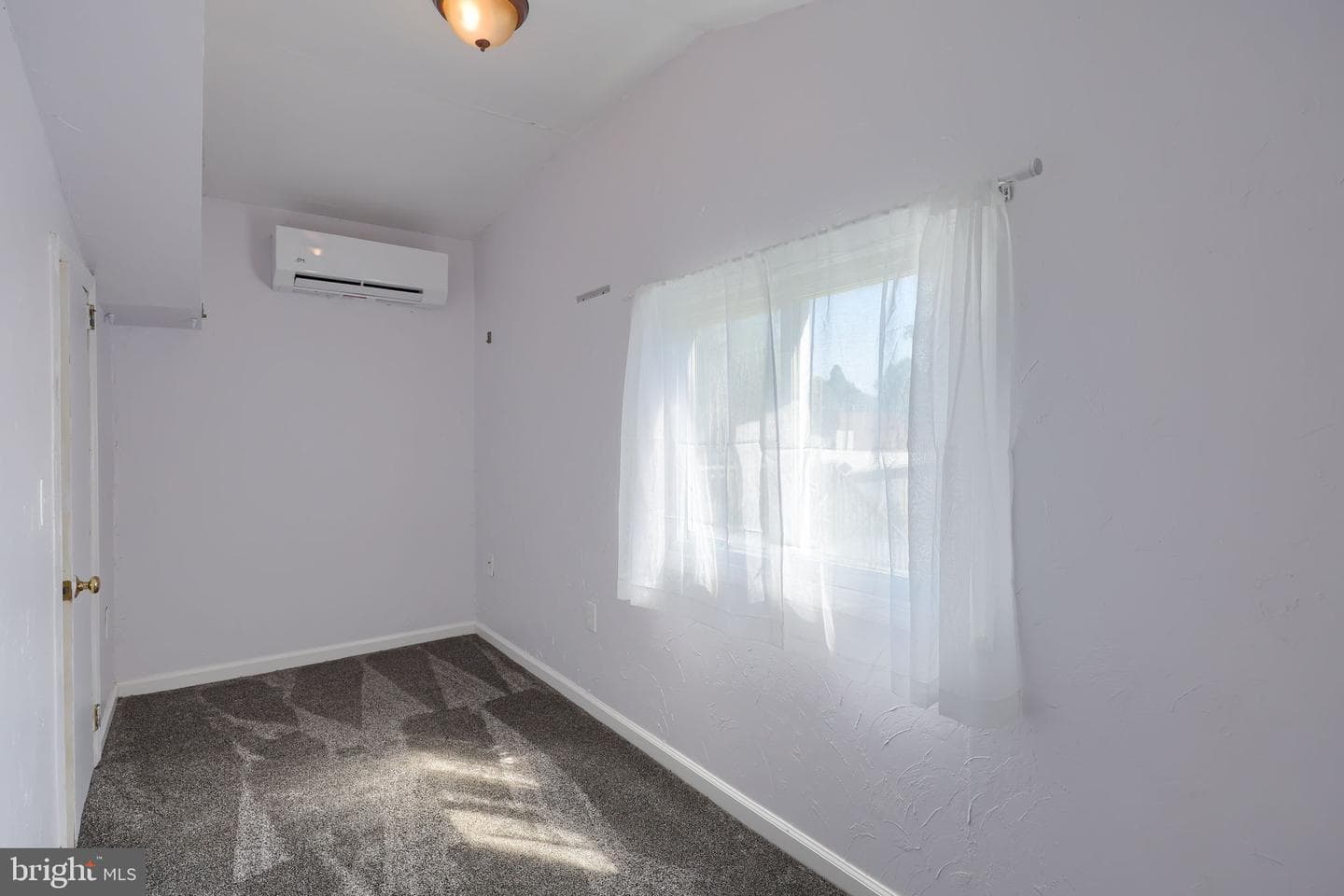 153 S Wolf Street photo 16