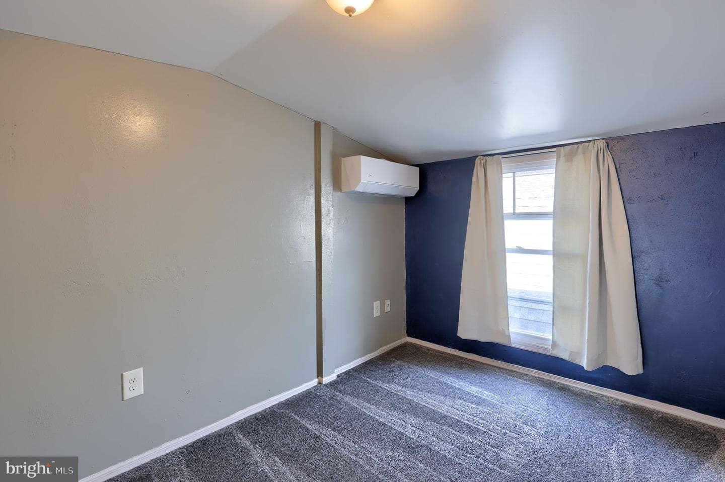 153 S Wolf Street photo 20
