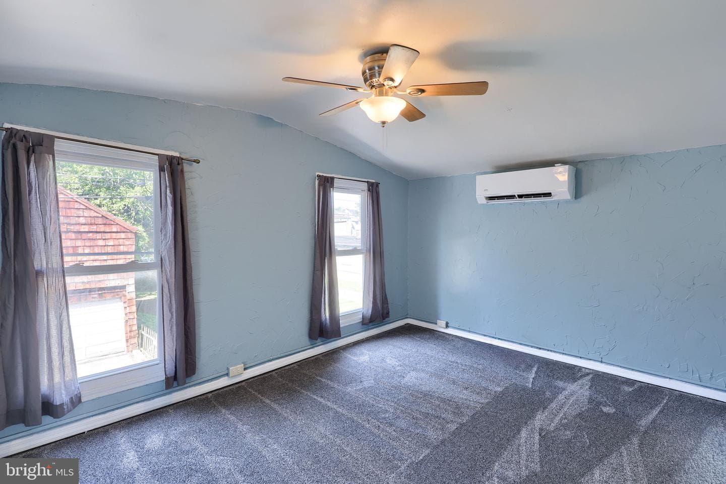 153 S Wolf Street photo 22