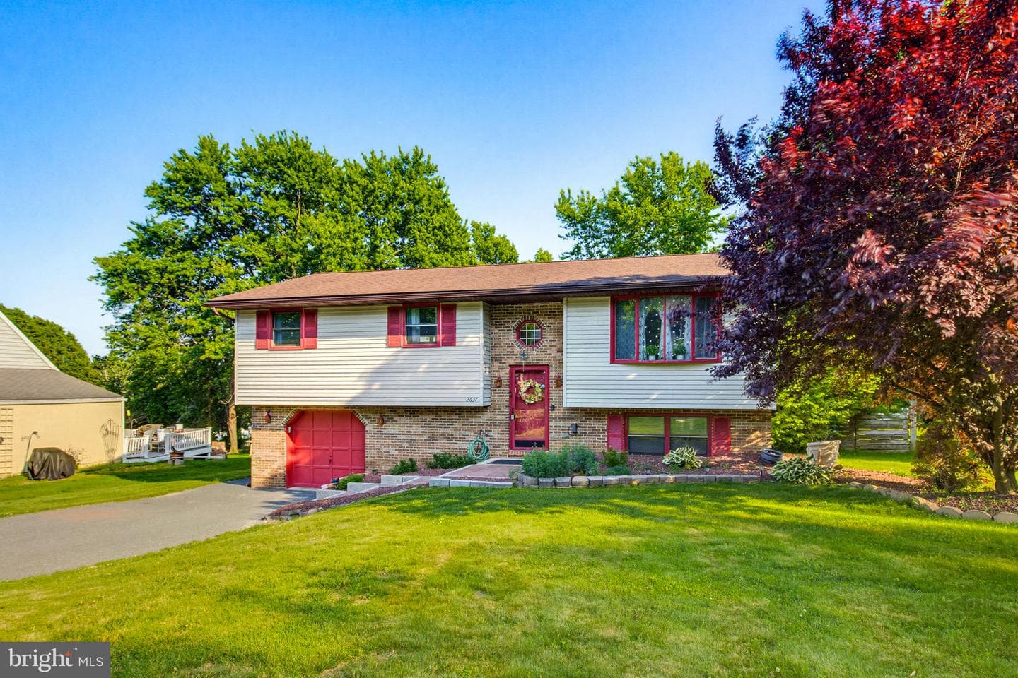 2637 Hemlock Drive photo 3