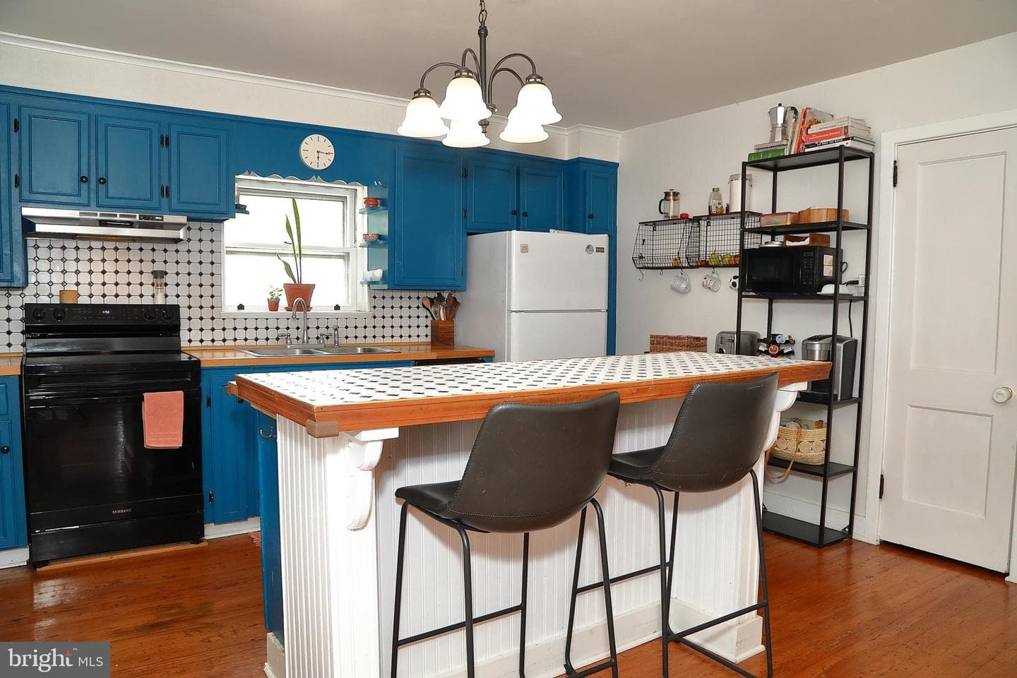 245 Elizabeth Street photo 12