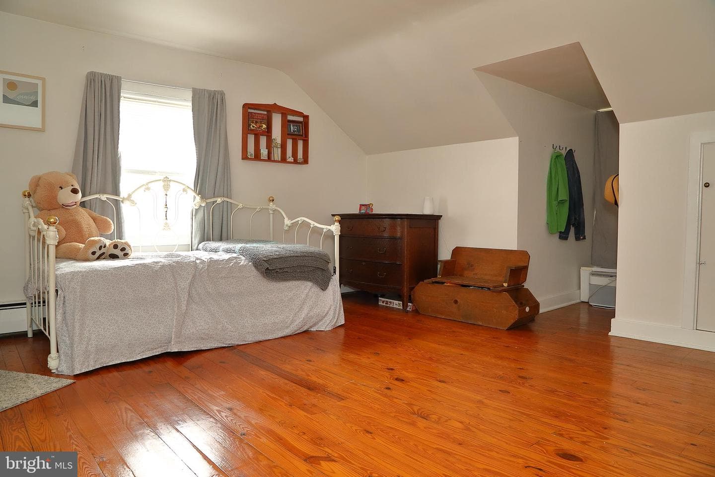 245 Elizabeth Street photo 21