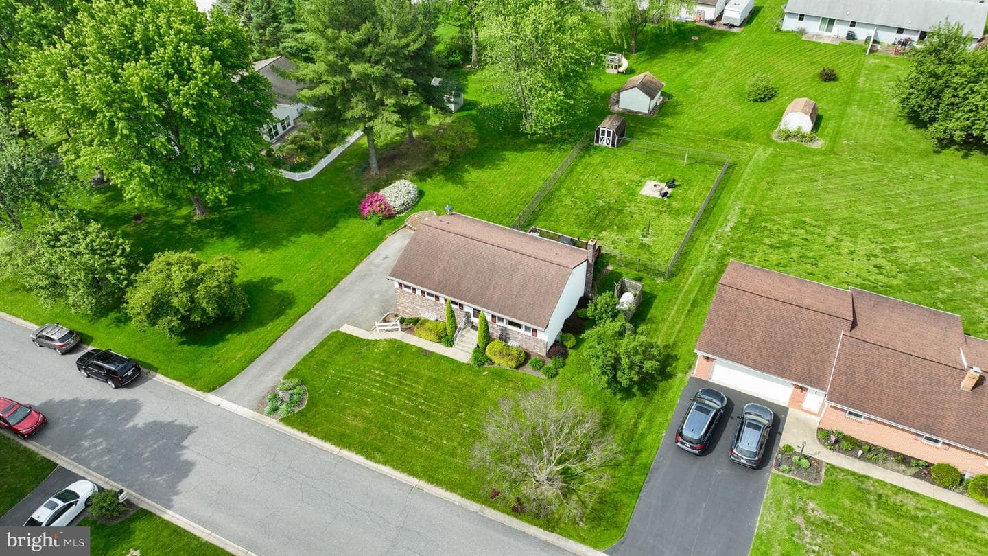 340 Curby Drive photo 2
