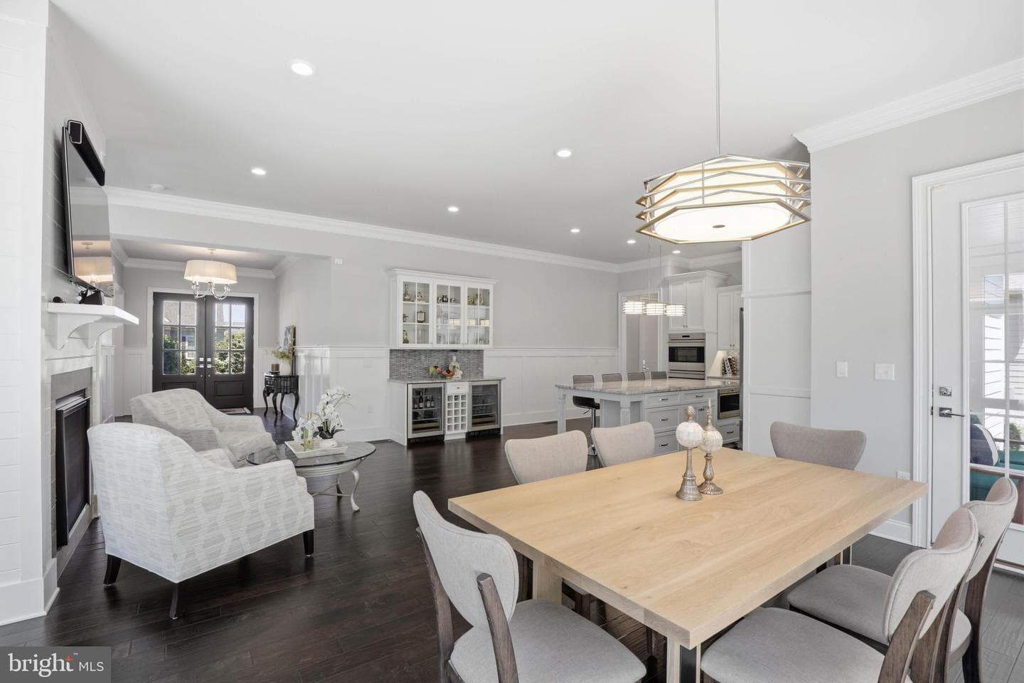 360 Addison Place photo 18