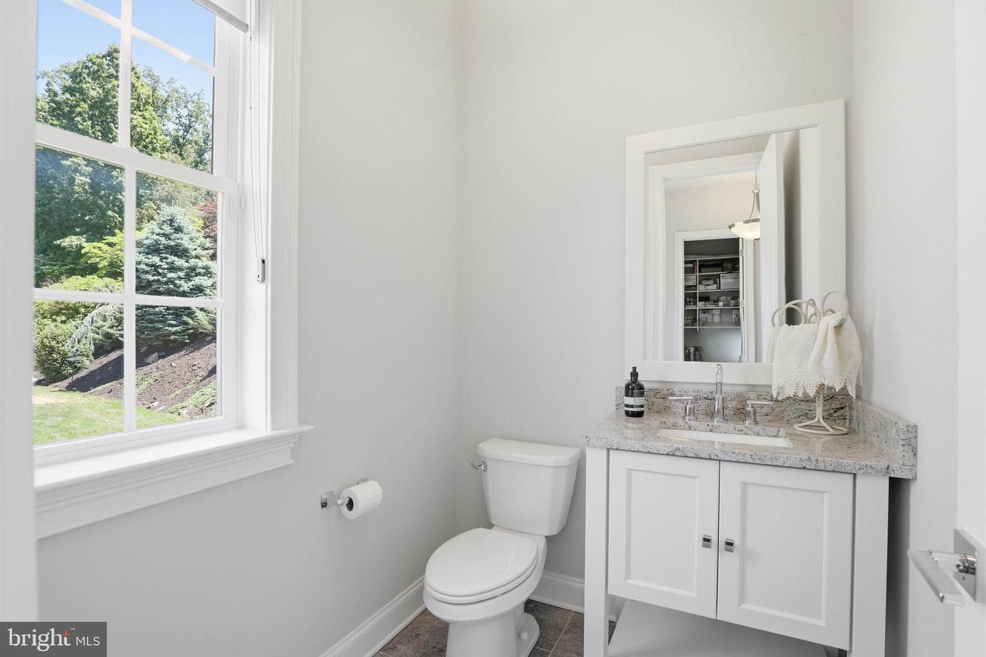 360 Addison Place photo 27