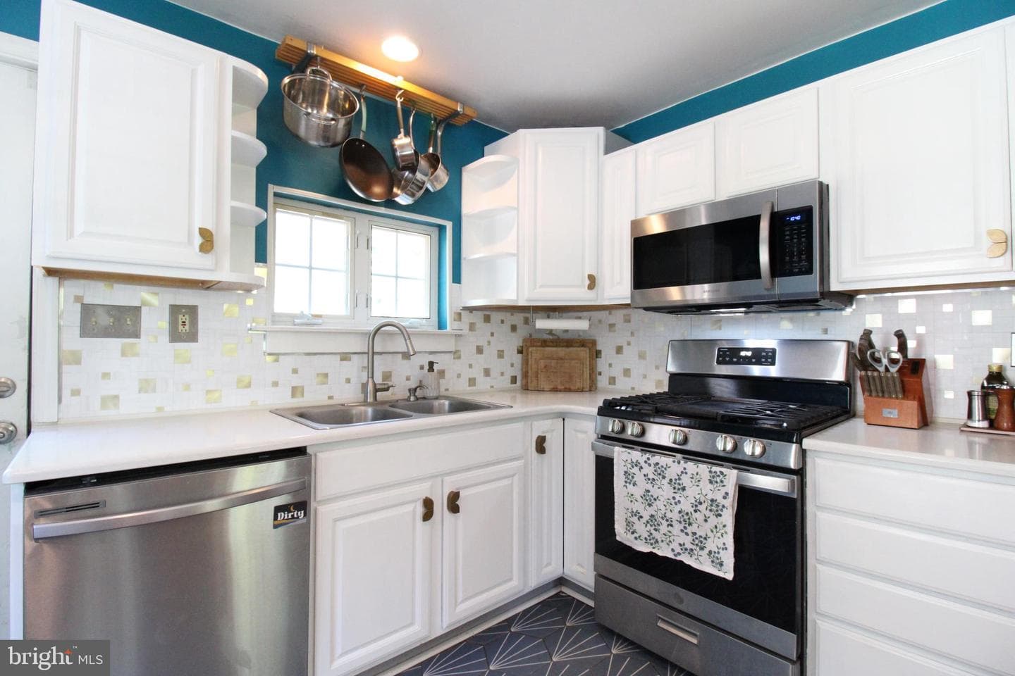 665 Hempfield Hill Road photo 16
