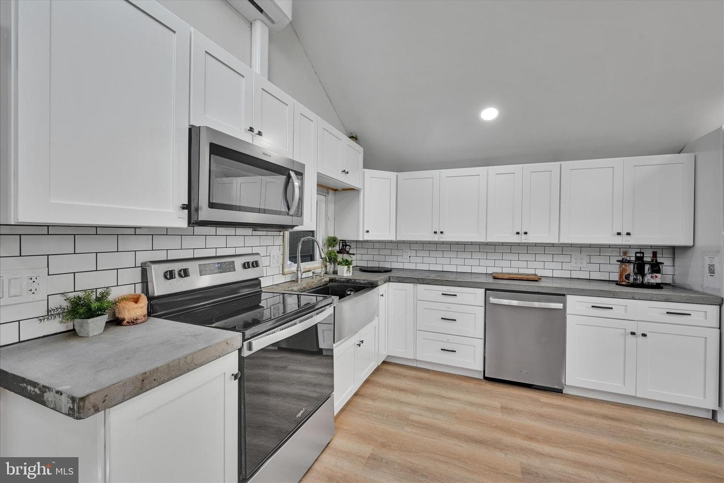 3 Greenlawn Drive photo 8