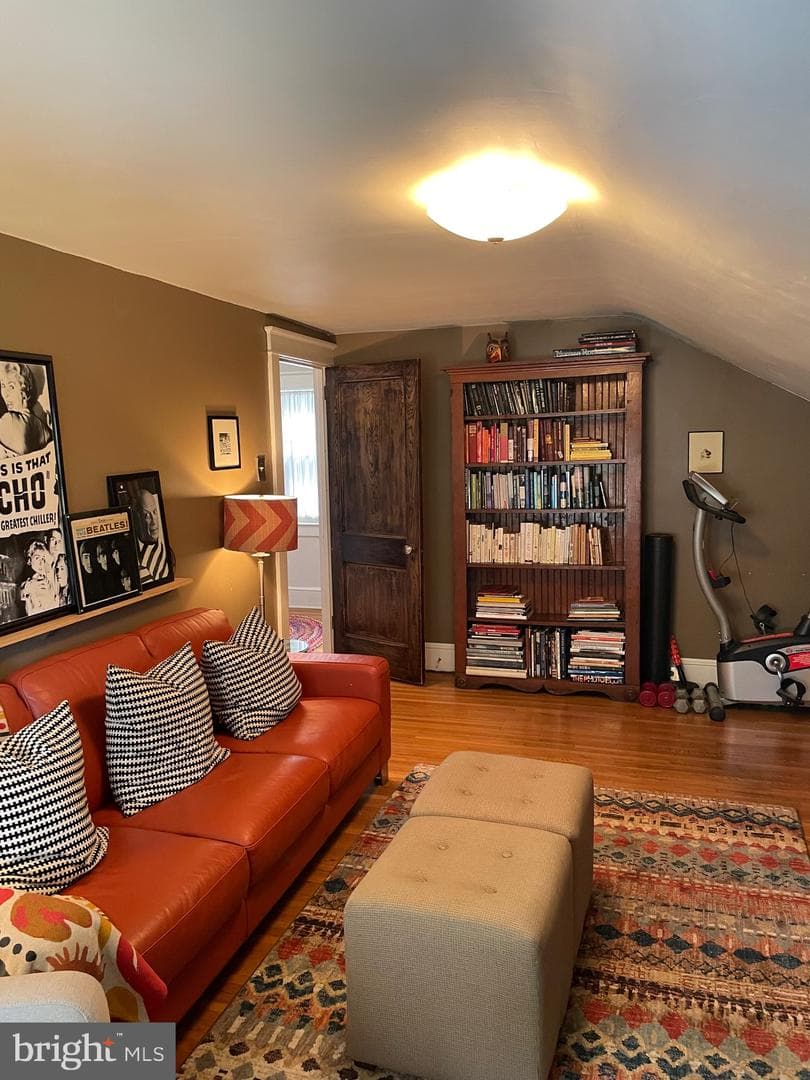 1048 Elwood Avenue photo 25
