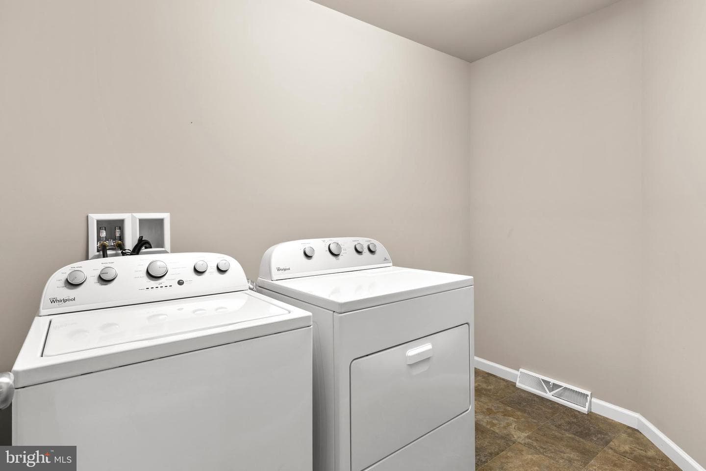 3937 Archer Lane photo 32
