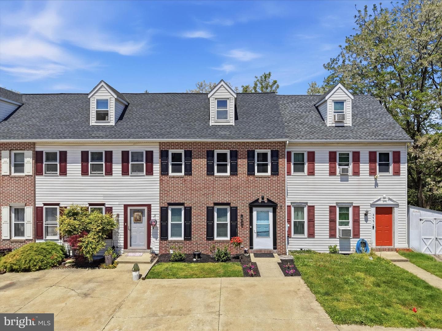 279 Heatherwood Drive photo 4