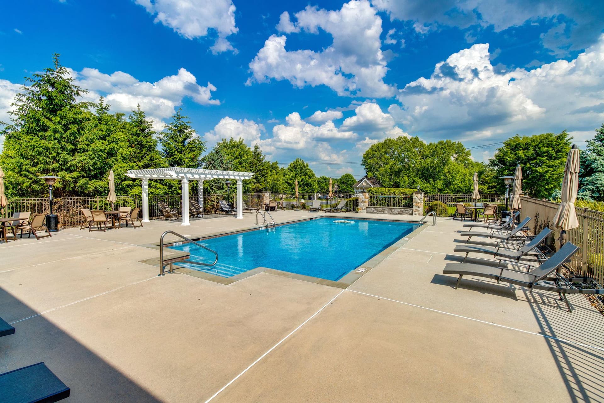 357 Home Towne Boulevard photo 6