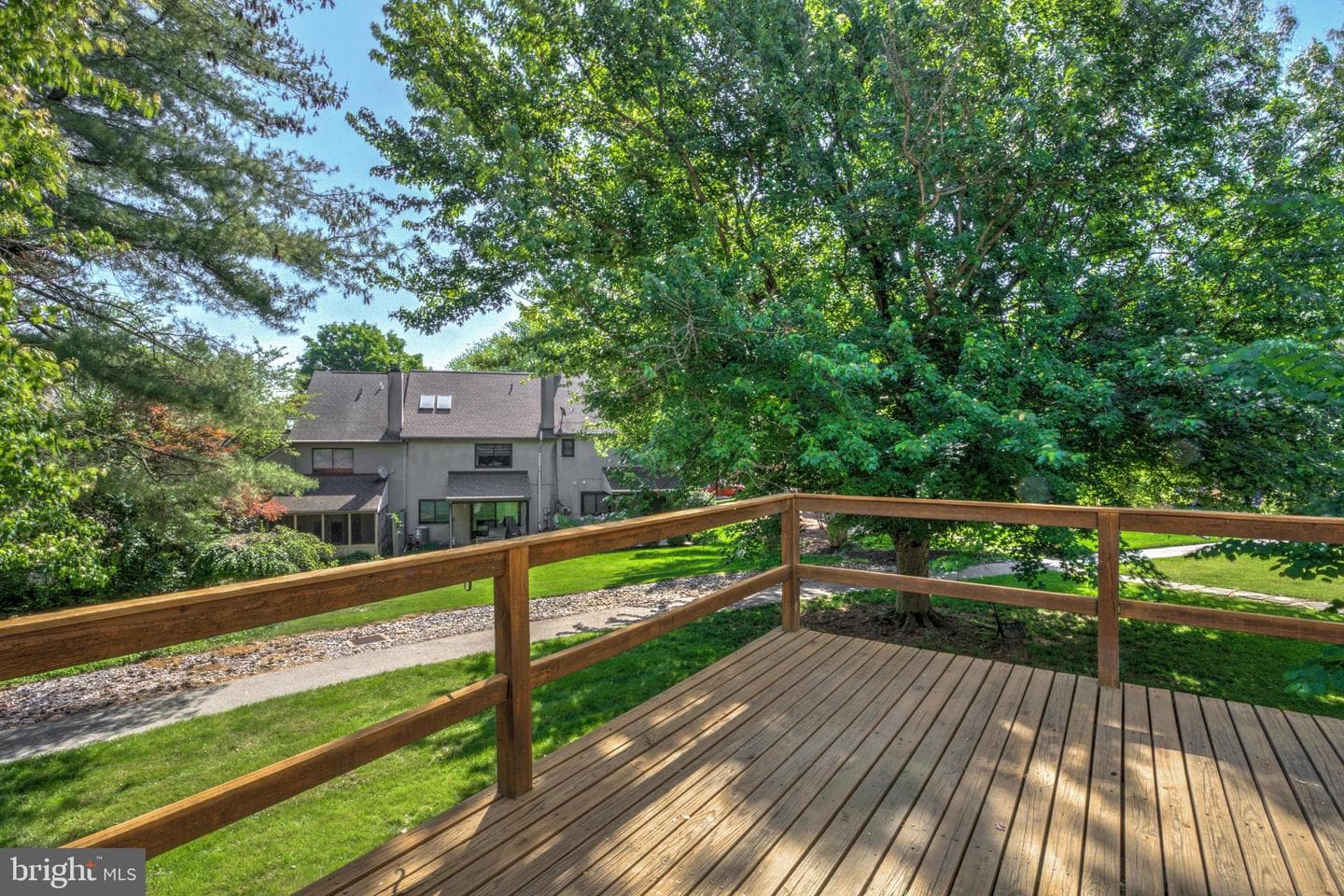 450 Stonegate Court photo 10