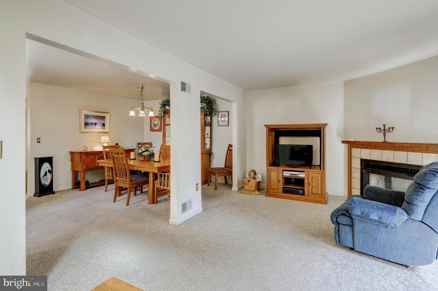 450 Stonegate Court photo 17