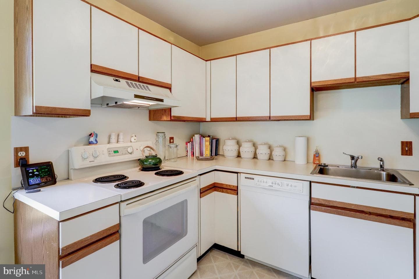 450 Stonegate Court photo 25