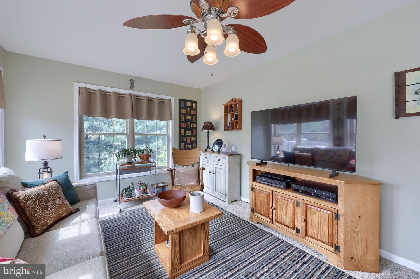 1042 Cambridge Drive photo 18