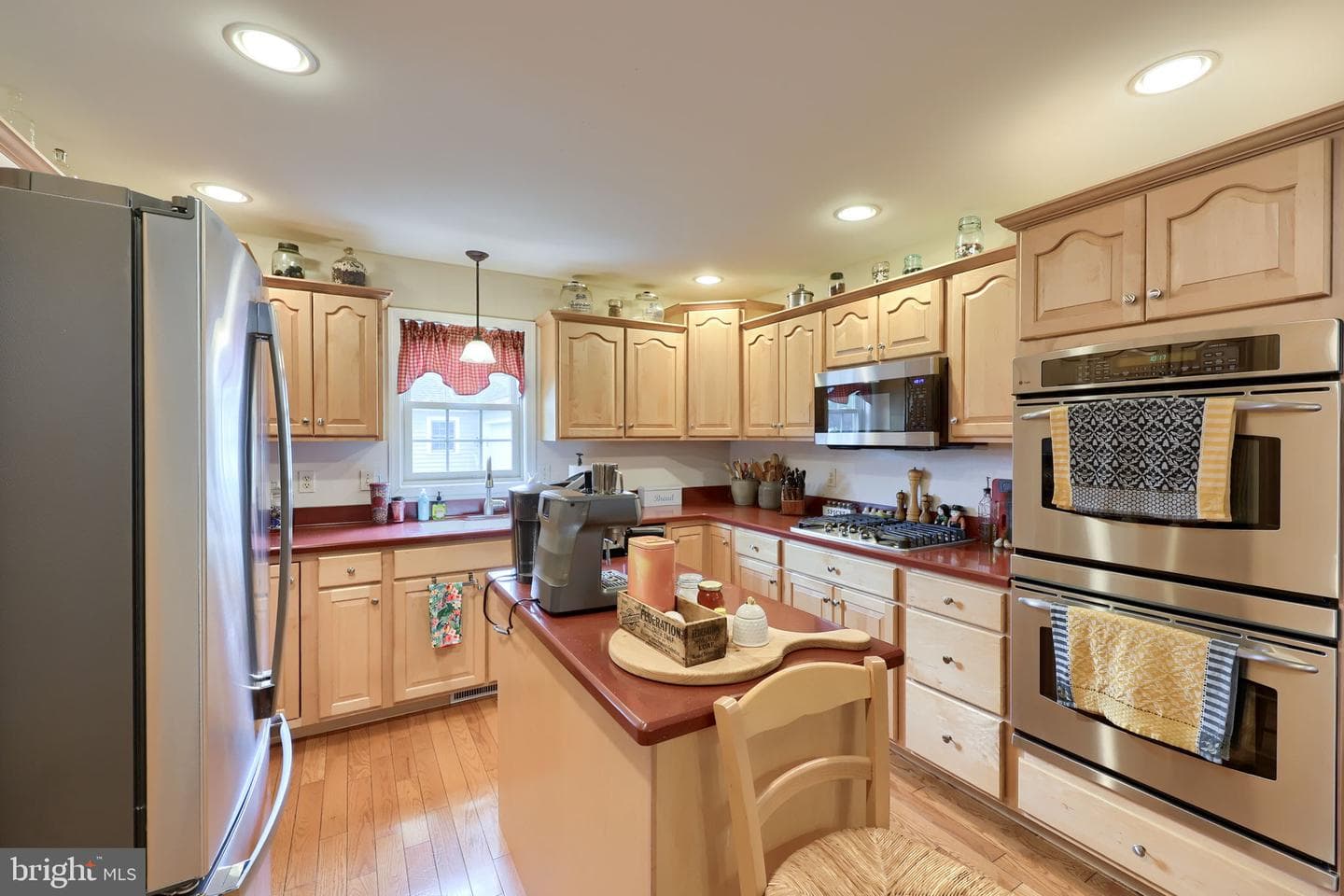 1042 Cambridge Drive photo 6