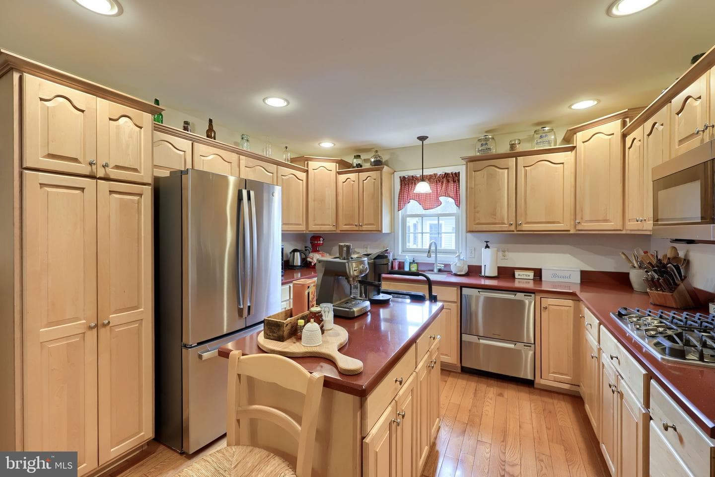 1042 Cambridge Drive photo 7