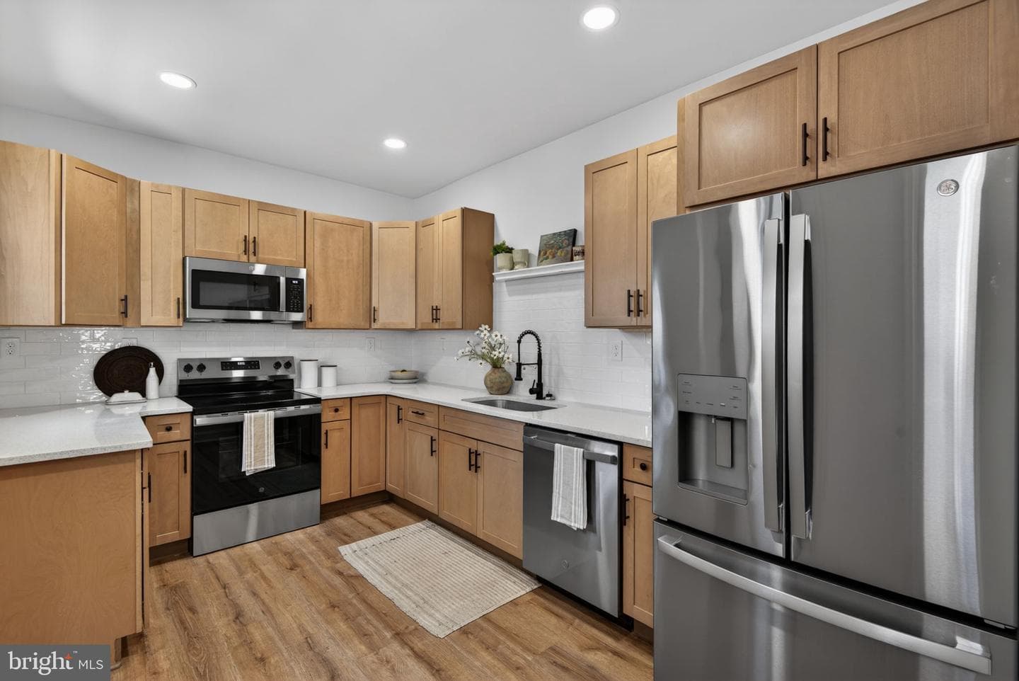 823 N Queen photo 7