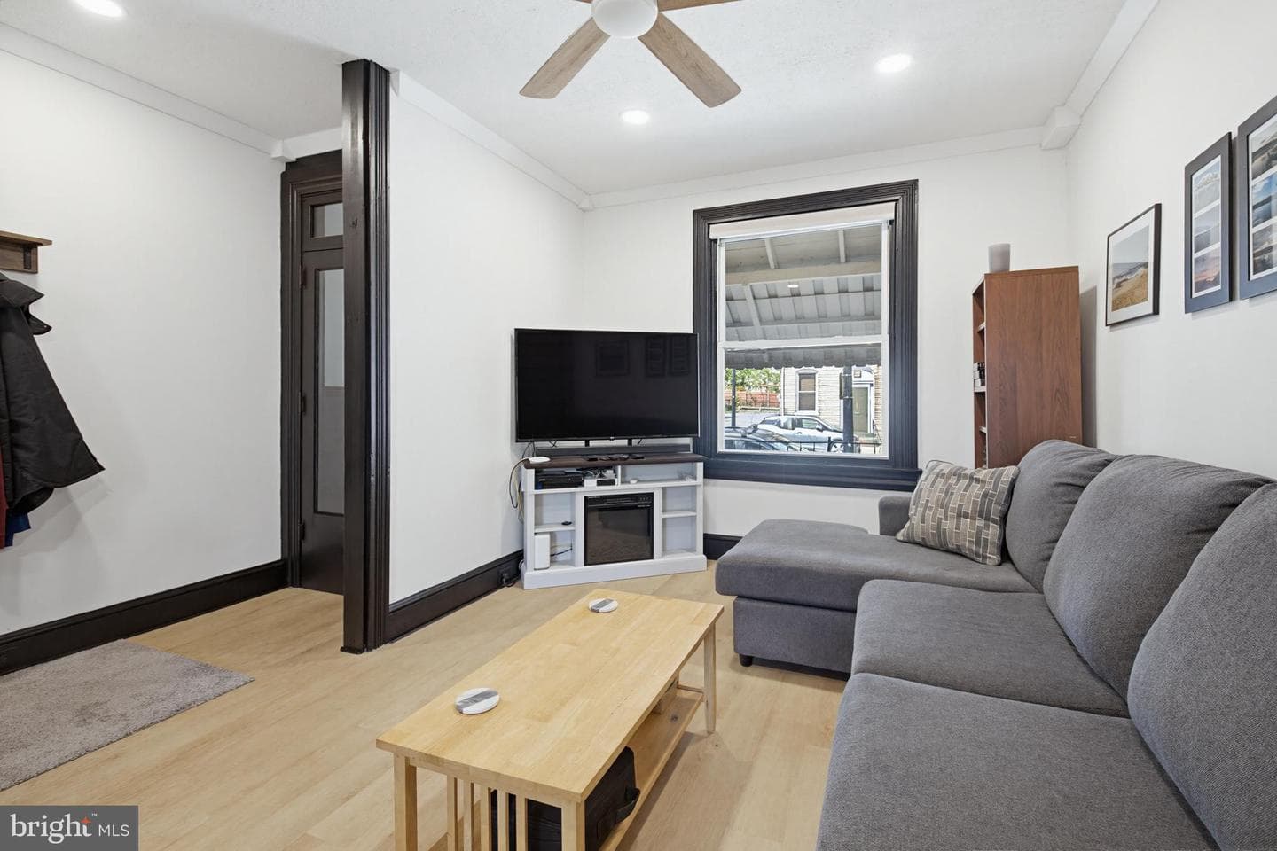 715 N Queen Street photo 10