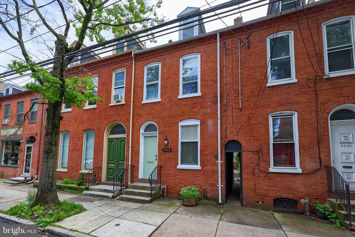 352 W Orange Street photo 3
