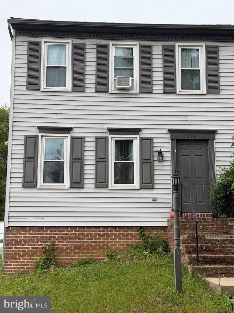 698 Topaz Drive, Lancaster