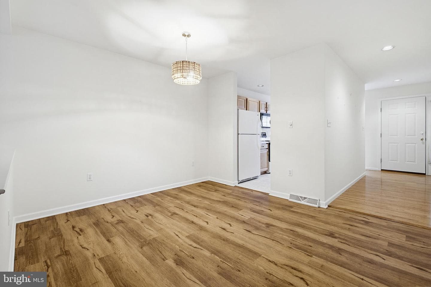 1037 Kent Garden photo 13