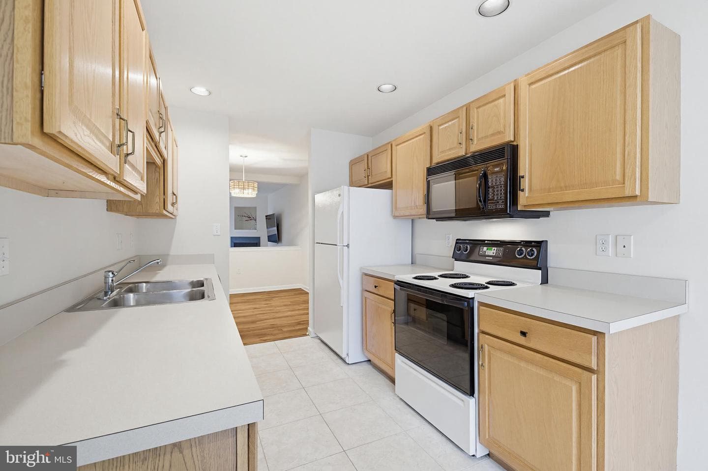 1037 Kent Garden photo 18