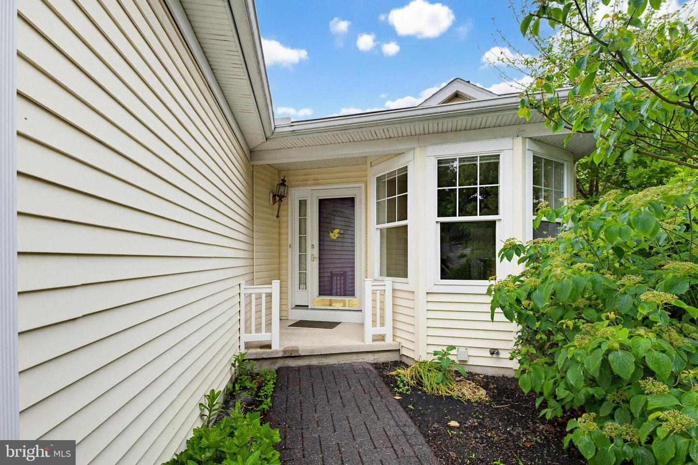 1037 Kent Garden photo 3
