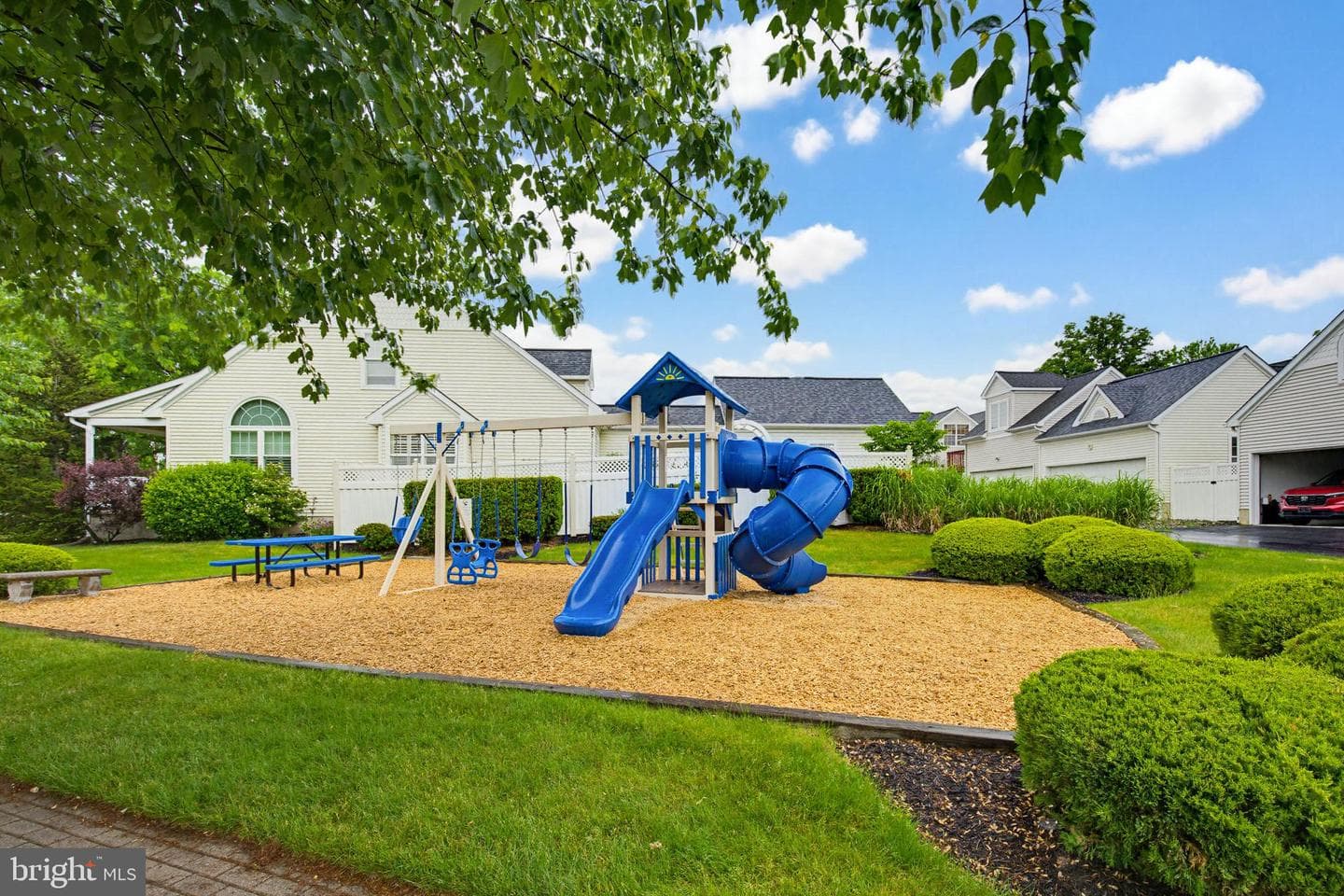 1037 Kent Garden photo 6