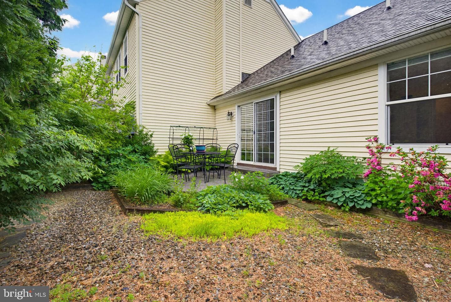 1037 Kent Garden photo 9