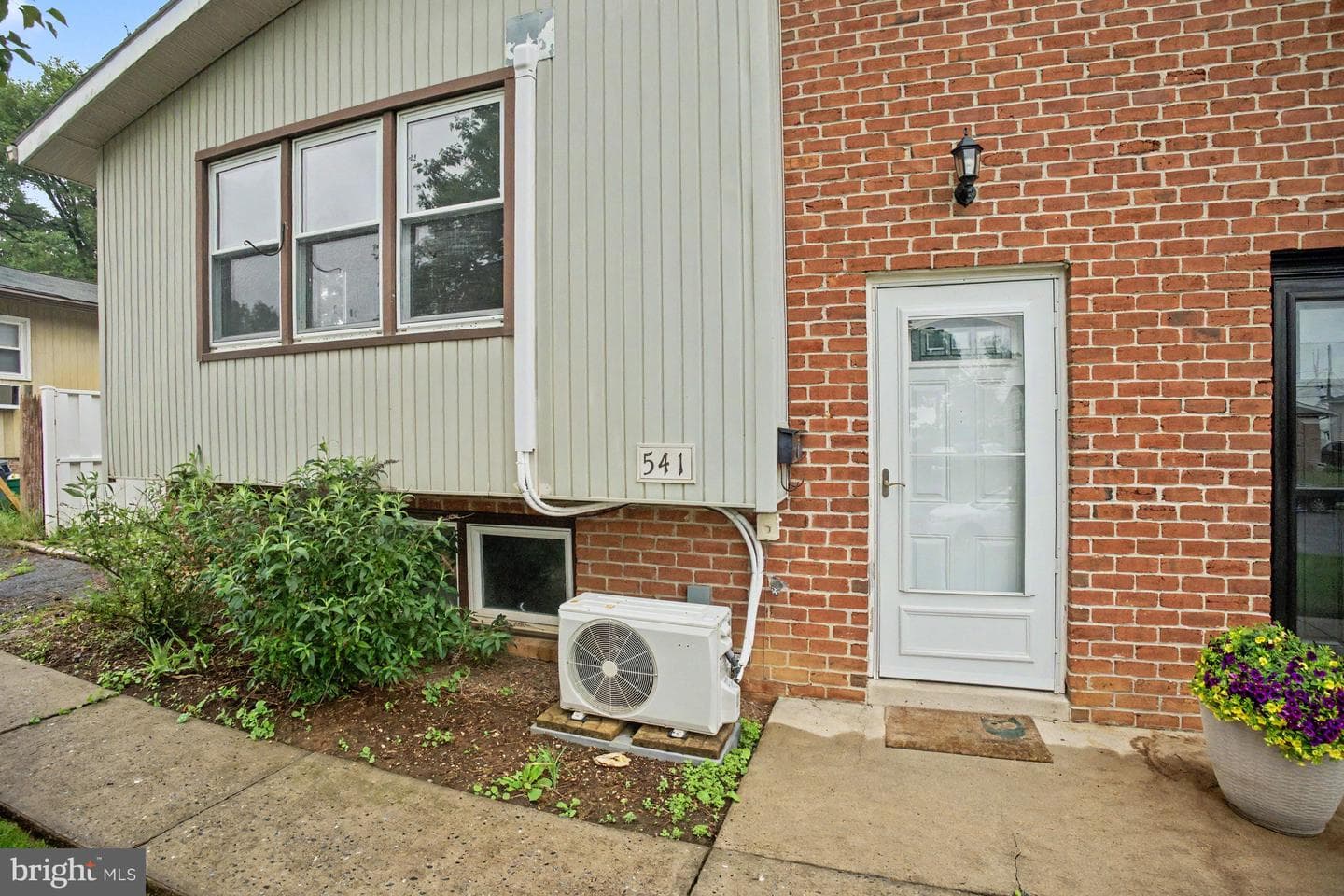 541 Golden Street photo 8