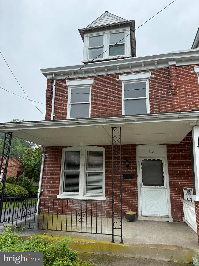 912 Locust Street photo 3