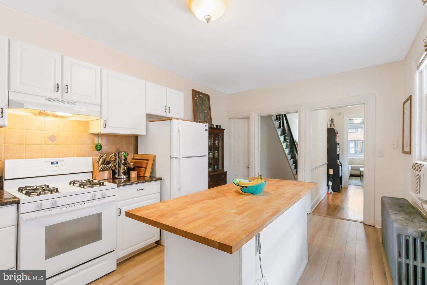 556 W Orange Street photo 3