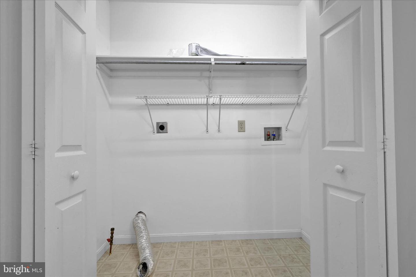 712 Knoll Drive photo 24