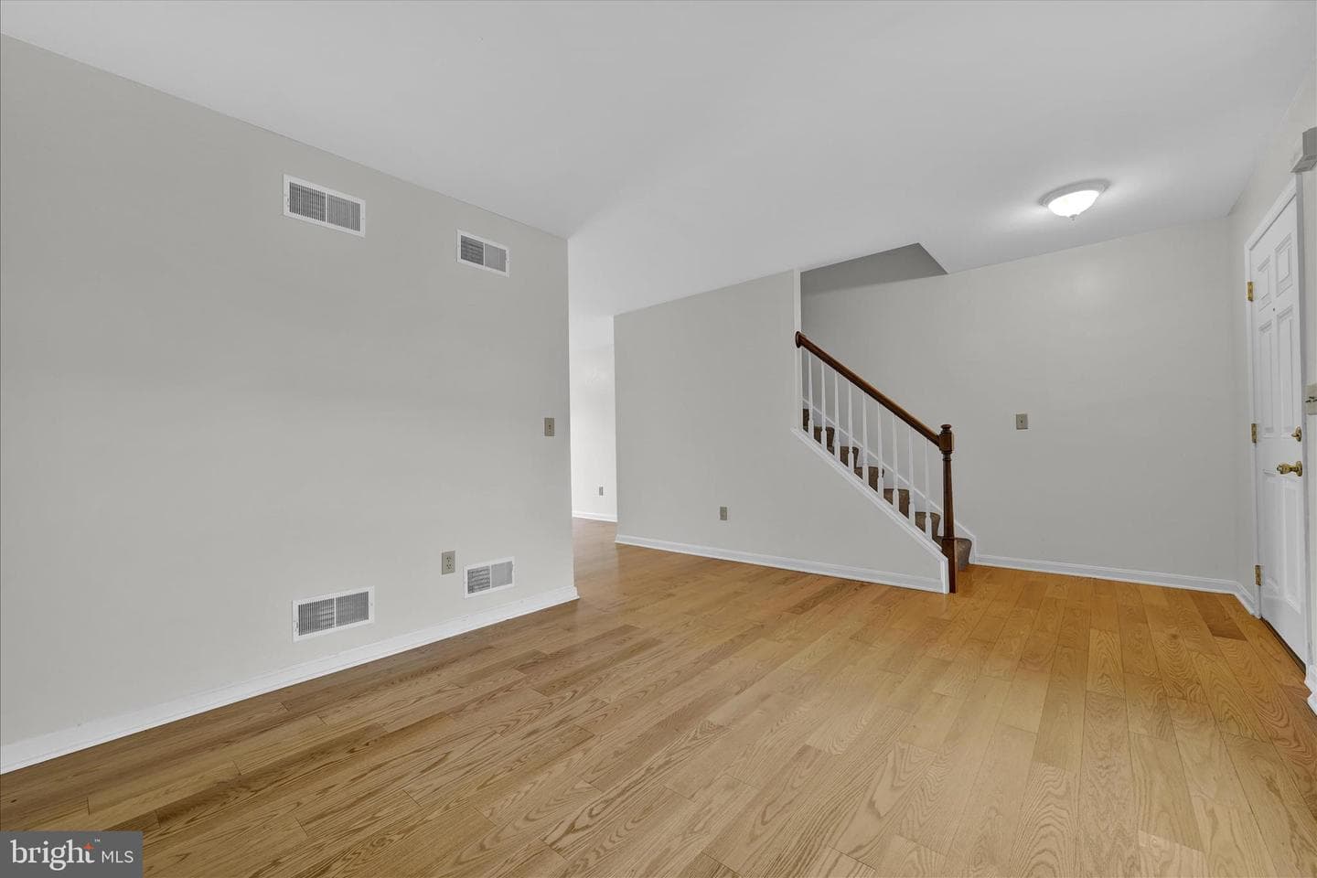712 Knoll Drive photo 6