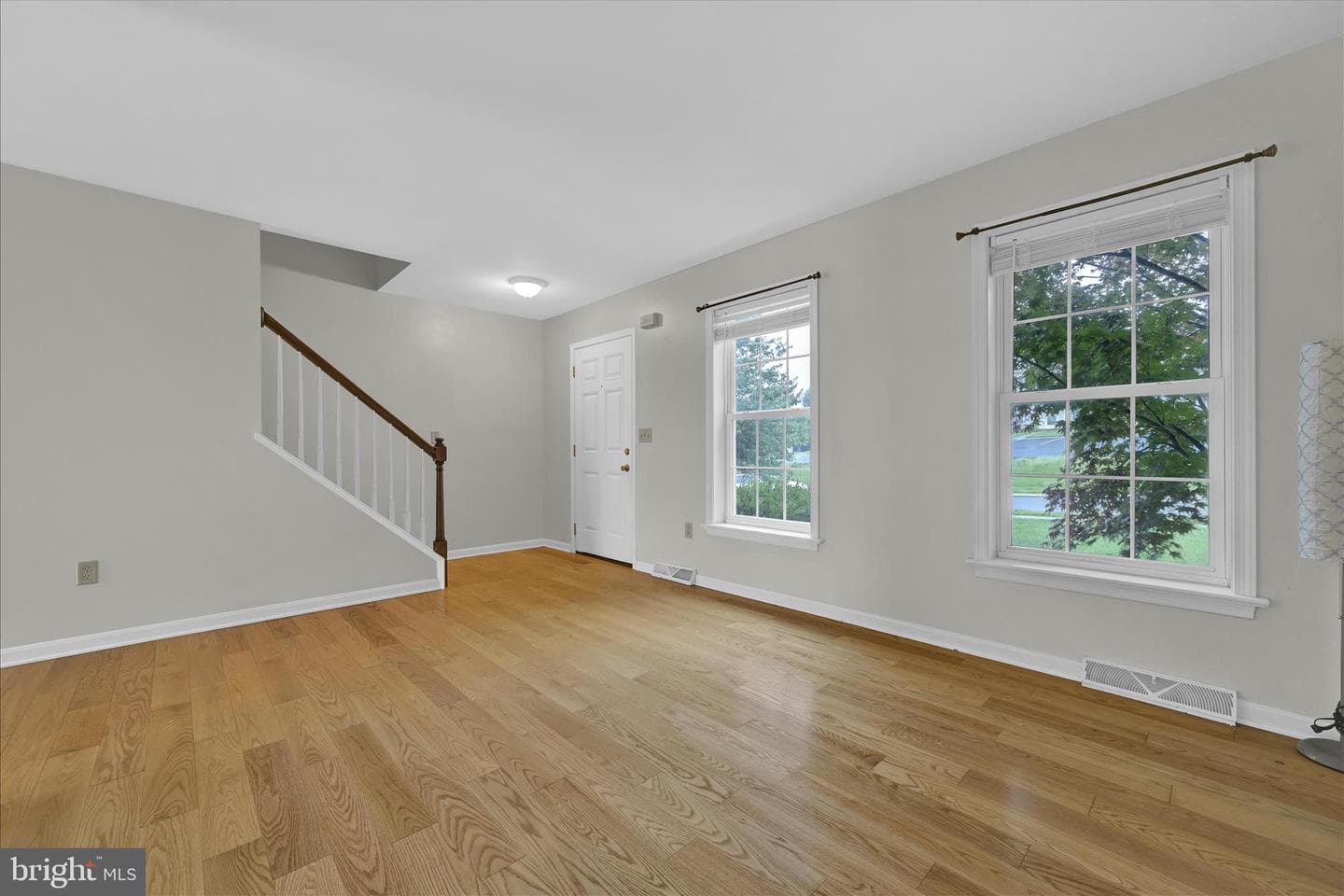 712 Knoll Drive photo 7