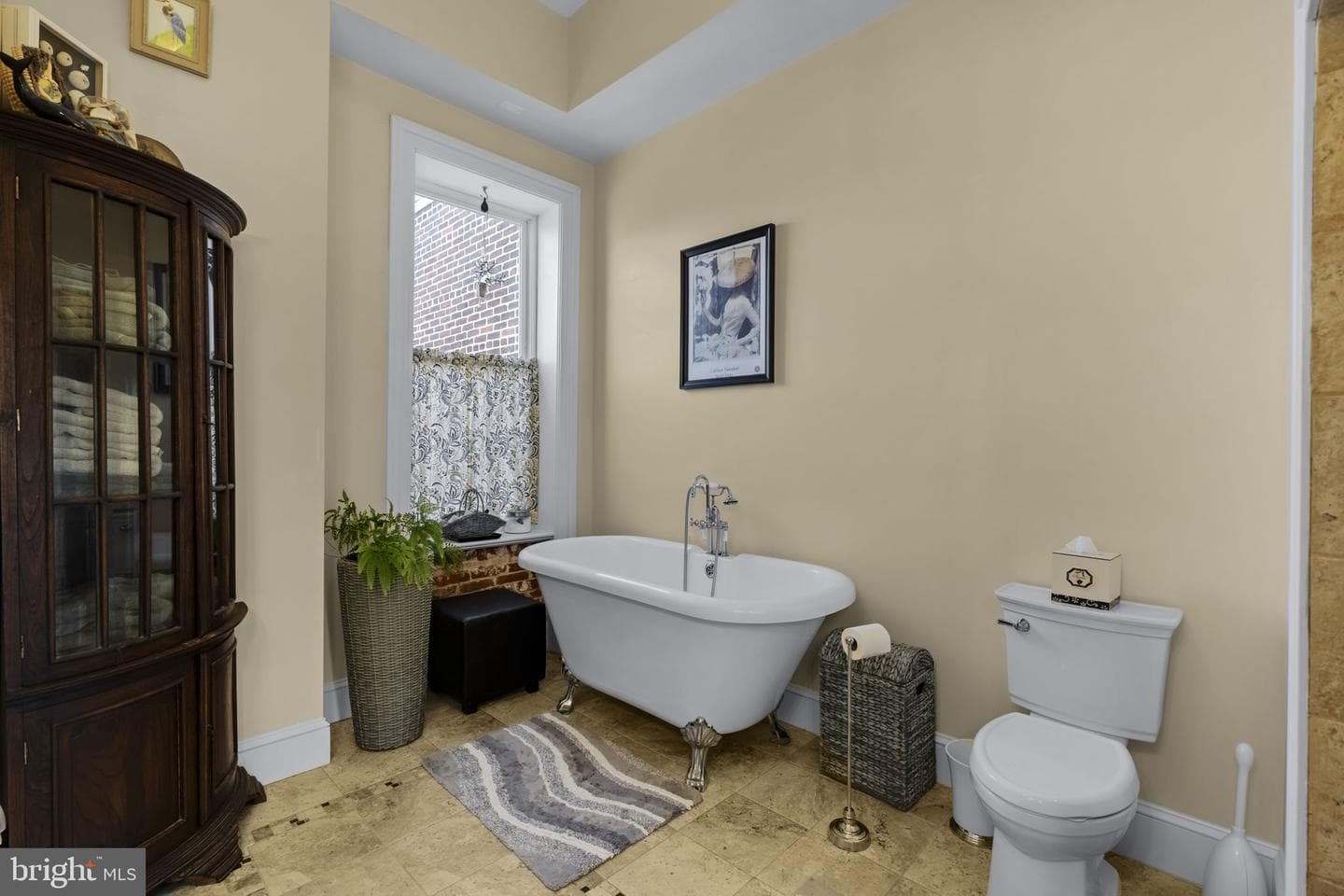 305 N Queen Street photo 43