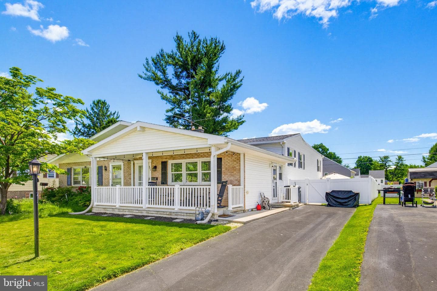 449 W Marion Street photo 3