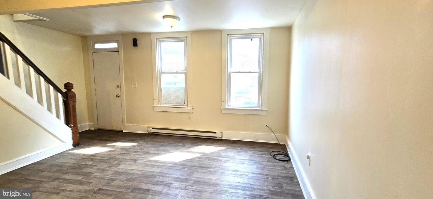 439 E Strawberry Street photo 5