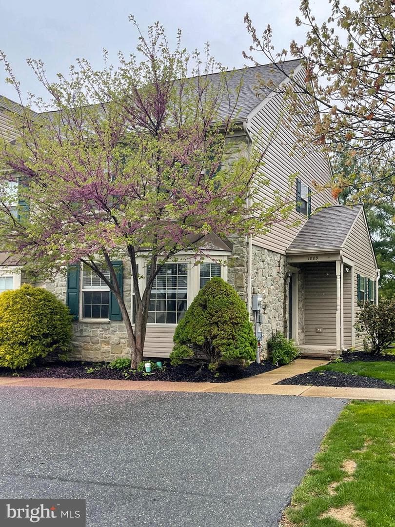 1889 Shady Oak Drive, Mount Joy