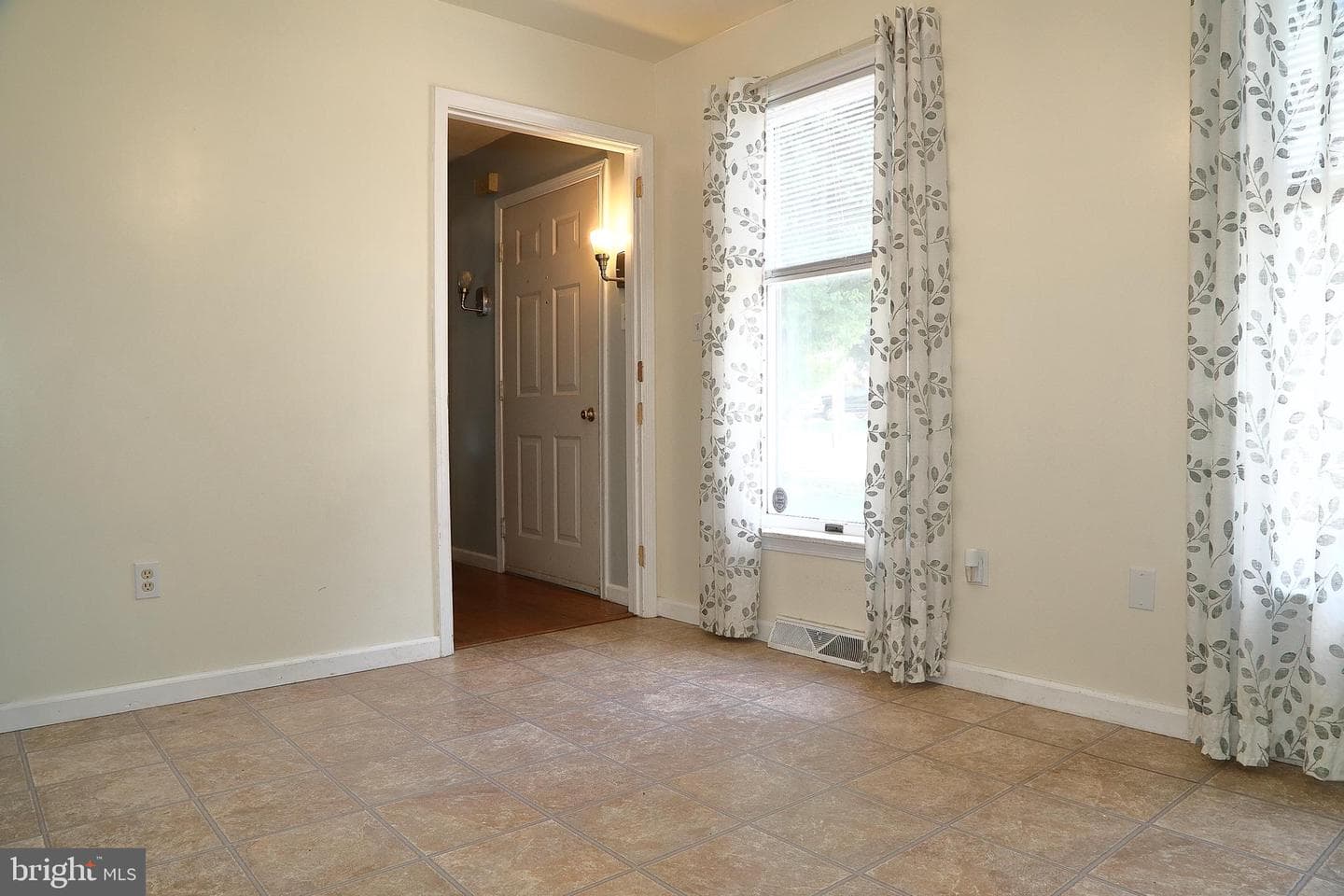 629 Poplar Street photo 9